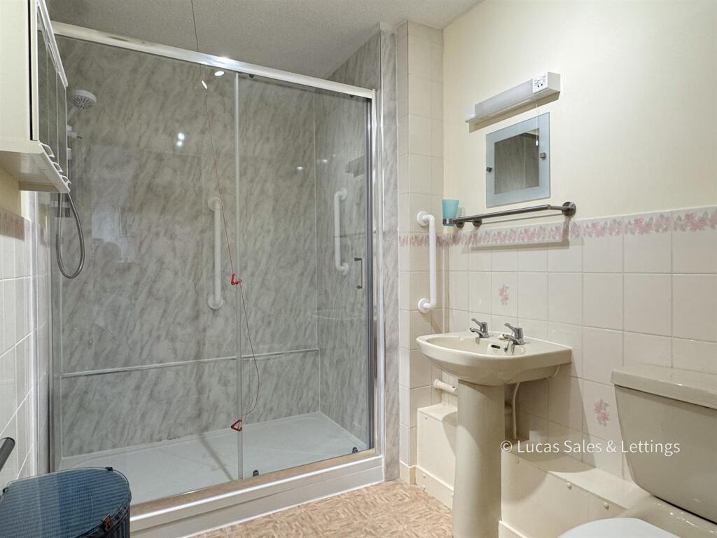 12 Oaktree Ct Kettering-5.jpg