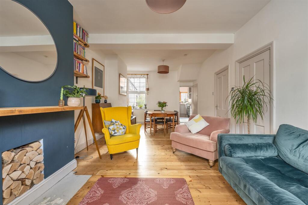 St. Winefride's Avenue, E12