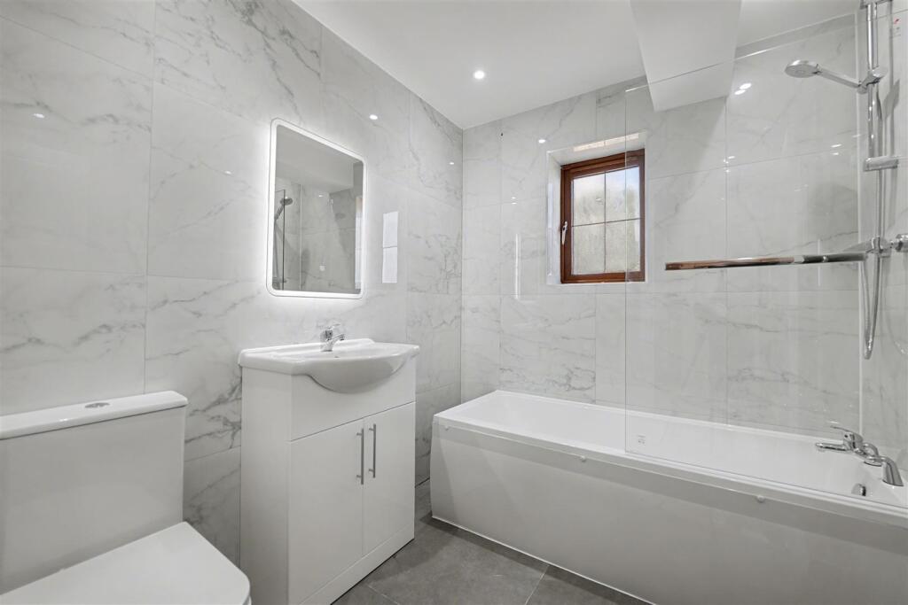 Main Bathroom.jpeg