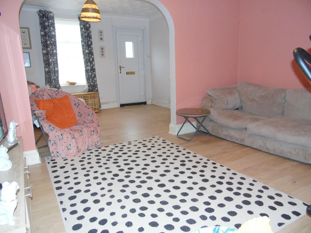 LOUNGE &amp; DINING ROOM