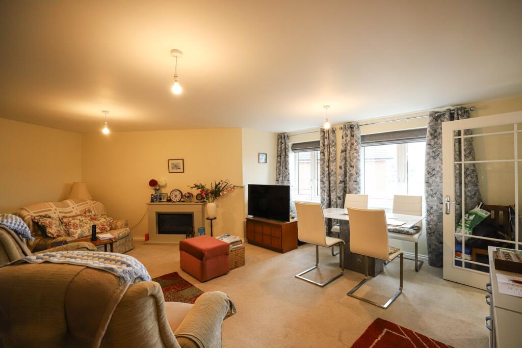 Lounge / Dining area