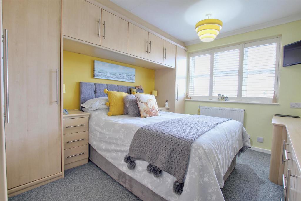 BEDROOM 1 (REAR)