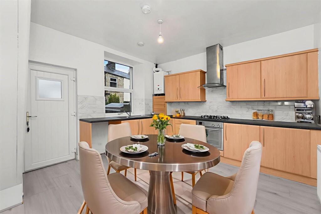 2 - Kitchen - Luxury - 8.jpg