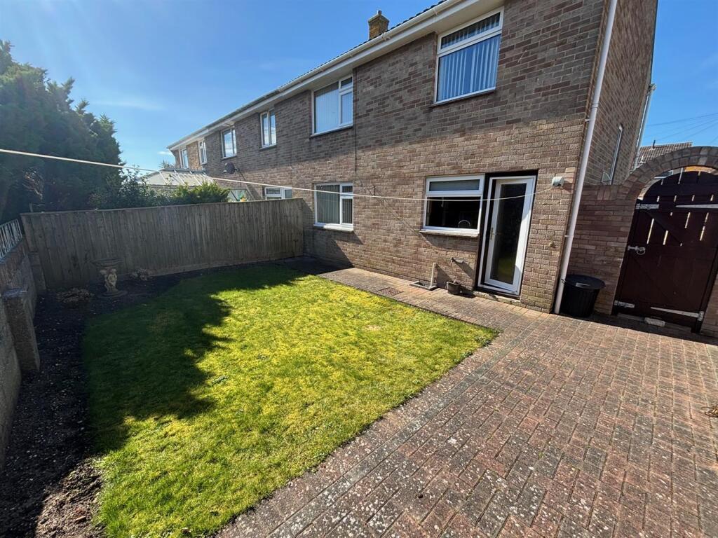 Rear Garden 2.jpg