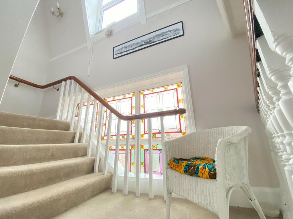 Apartment Half la...