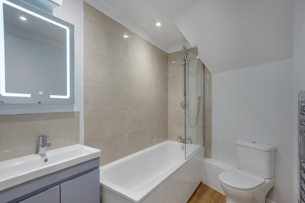 7 bathroom.jpg