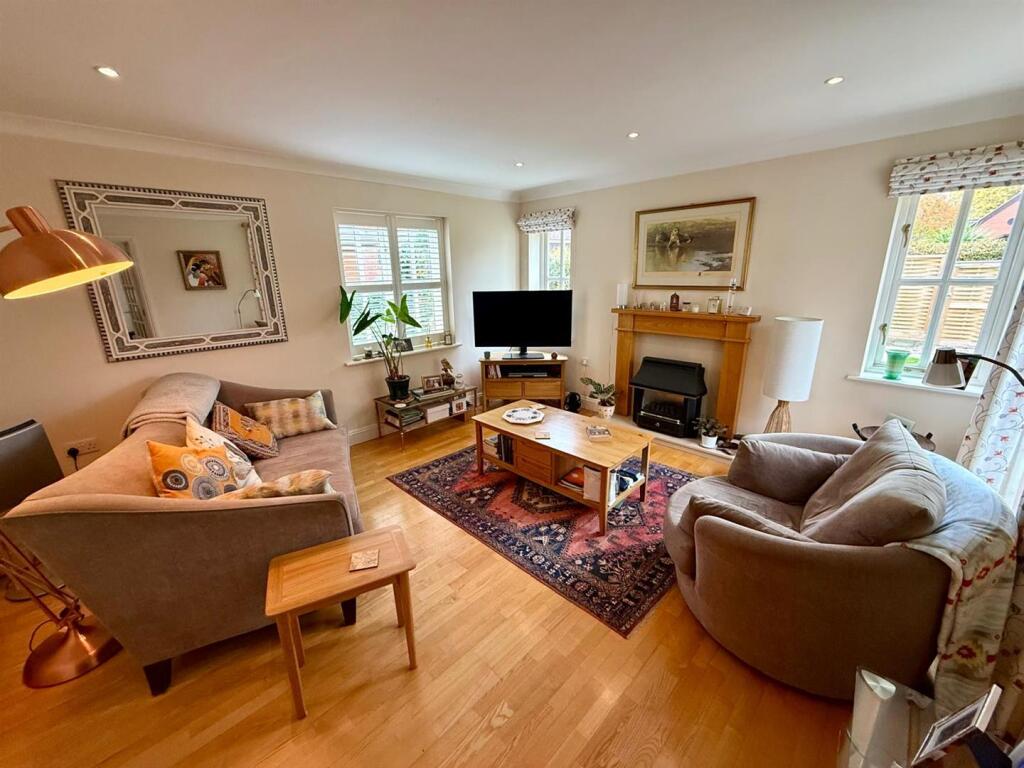 WhatsApp Image 2025-10-15 at 22.00.23_bad32b4c.jpg