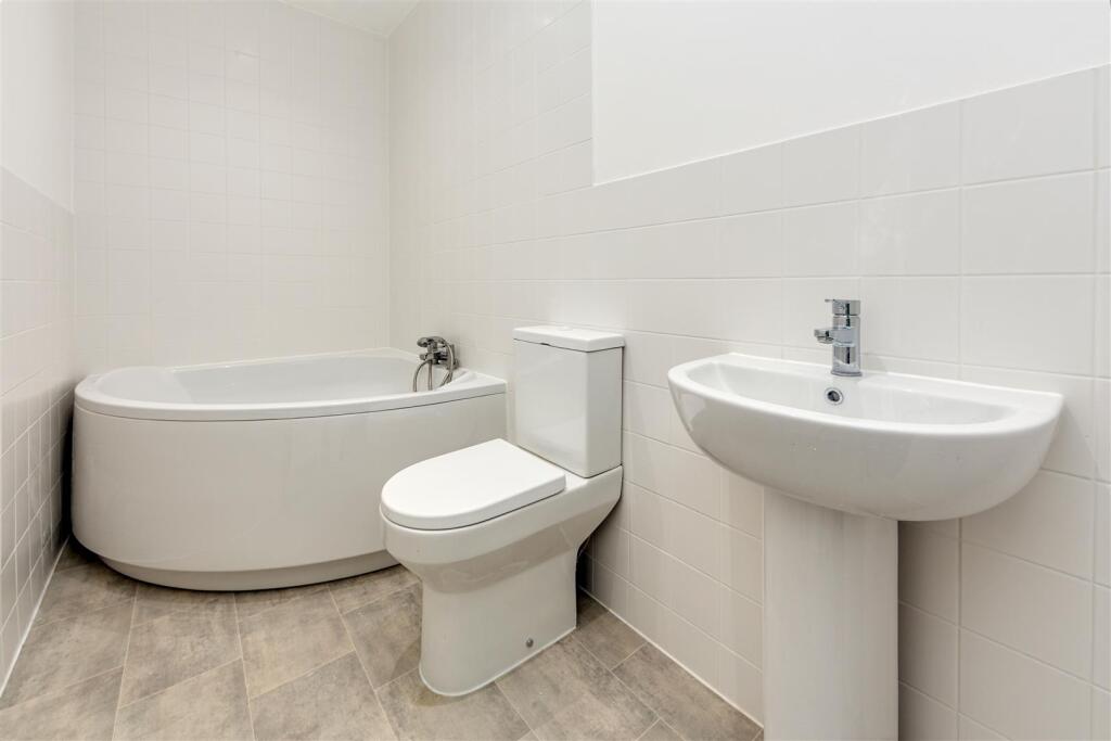 bathroom 2.jpg