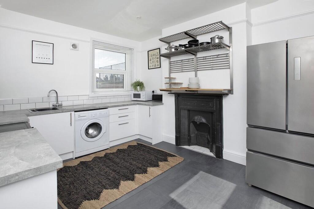 14Archibold202208...