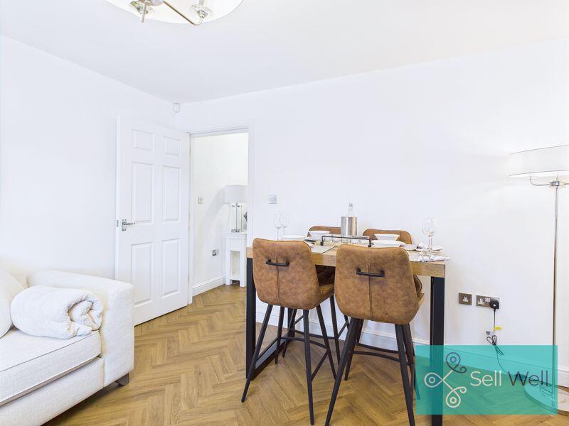 Lounge/Dining Area