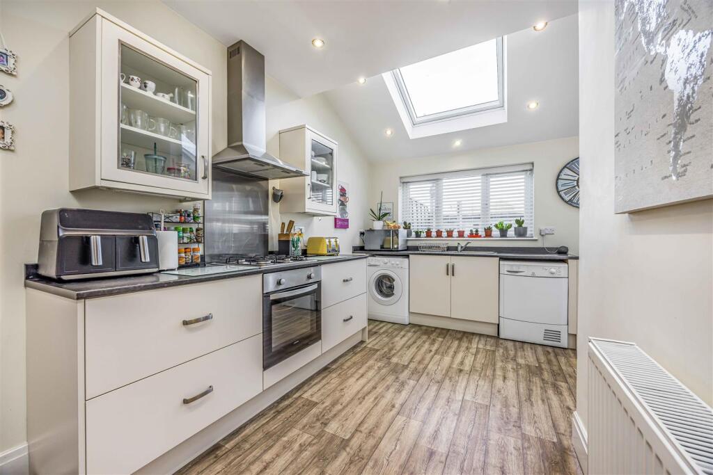 67 Cobden Avenue, Portsmouth-Small-PorticoMarketin