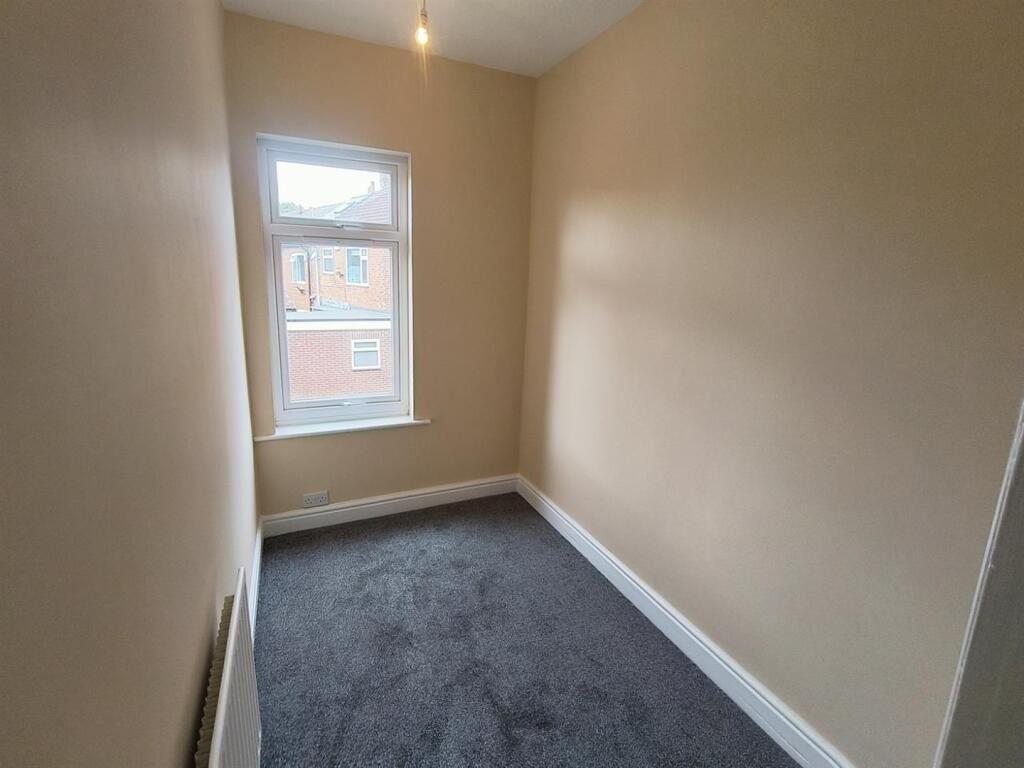 BEDROOM 3 2.jpg