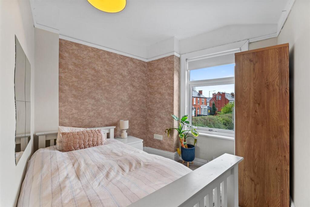 2 Old Lane bedroom 4.jpg