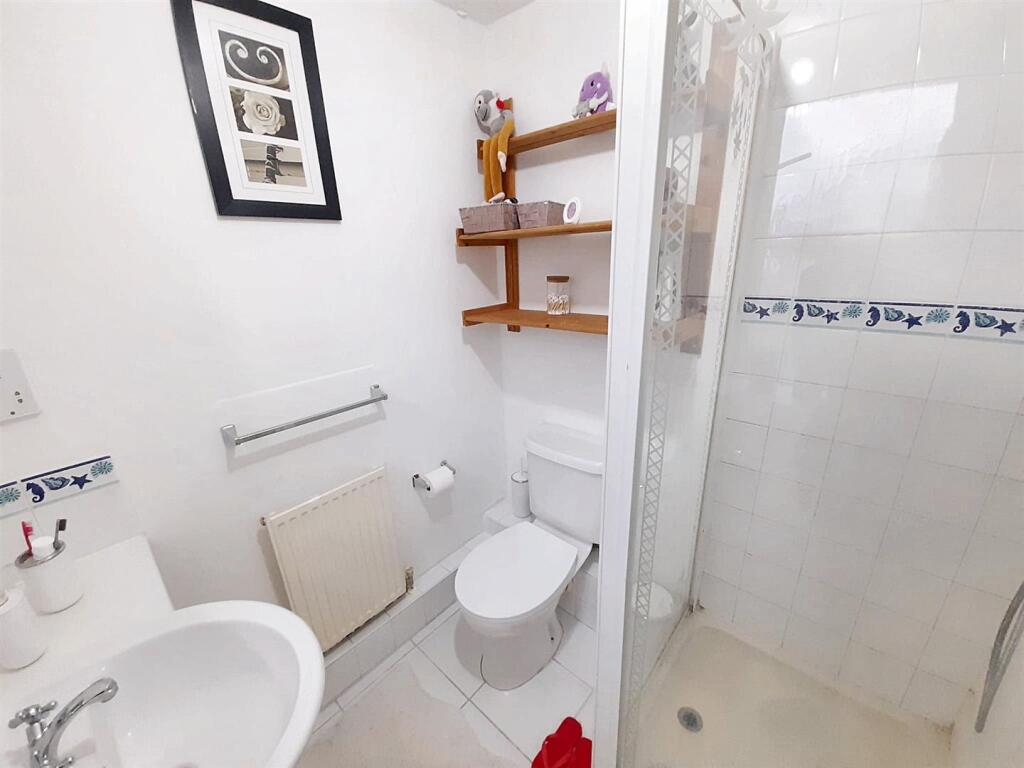 Ensuite shower room (second-floor)