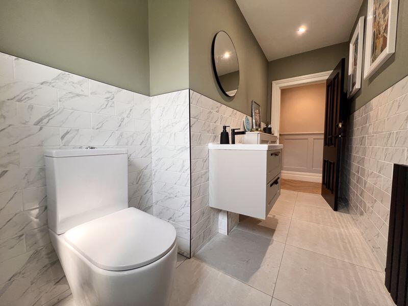 Downstairs Toilet (3)