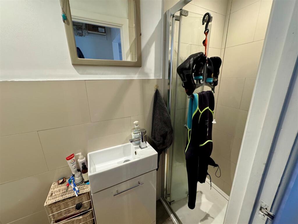 15 Tolcarne Road Shower Room