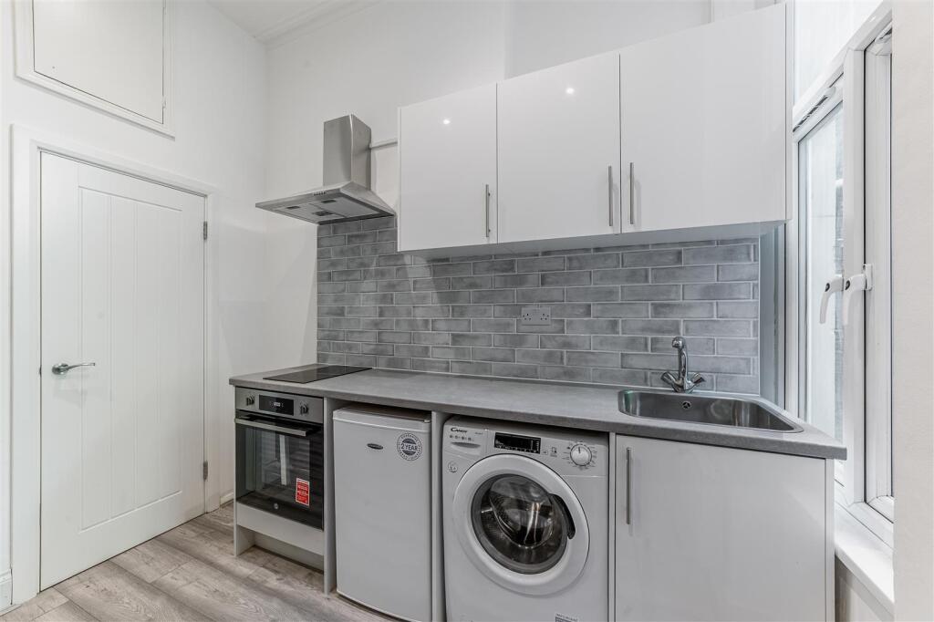 Flat 2, 24 Warwick Road-5.jpg