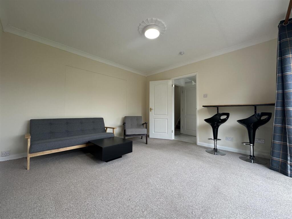 Lounge II.jpg