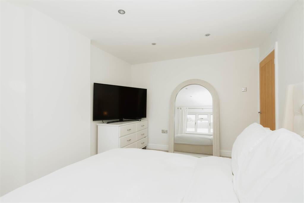 Bedroom2-3.jpg