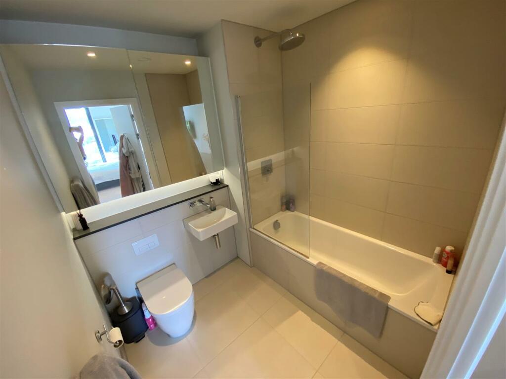 bathroom1.jpg