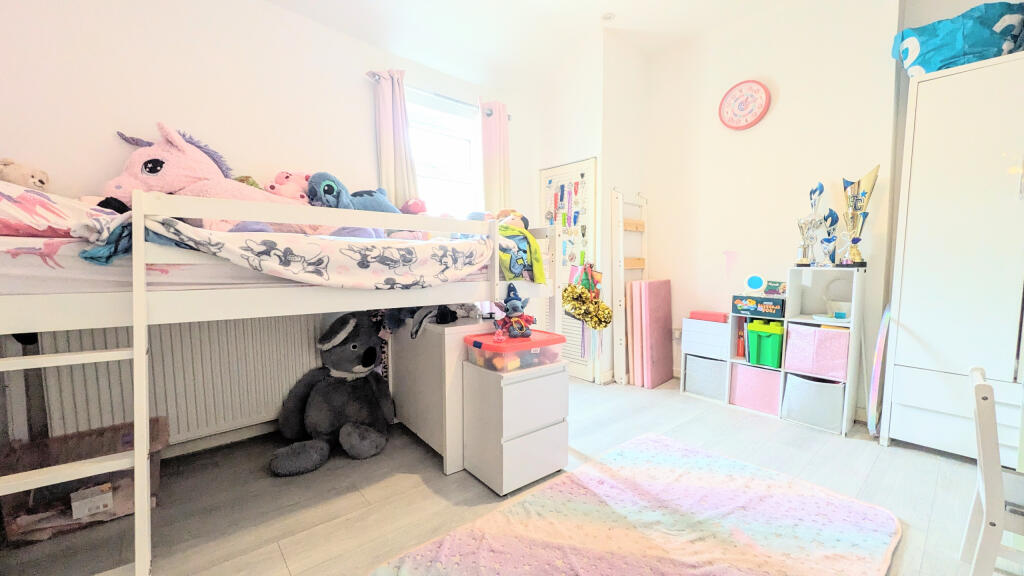 PXL_20250918_120951440.MP~2