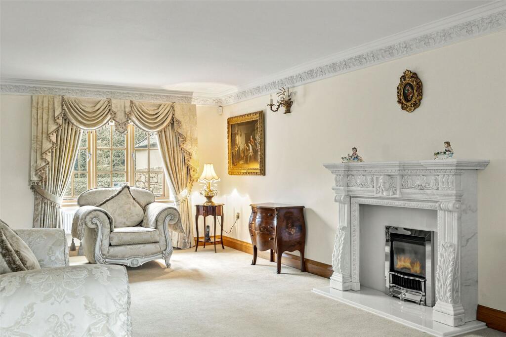 2 Reception Rooms