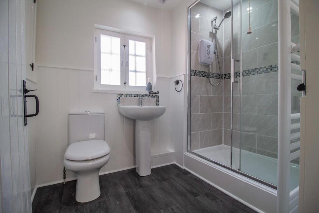 1 Vinefields [Bathroom 01].jpg