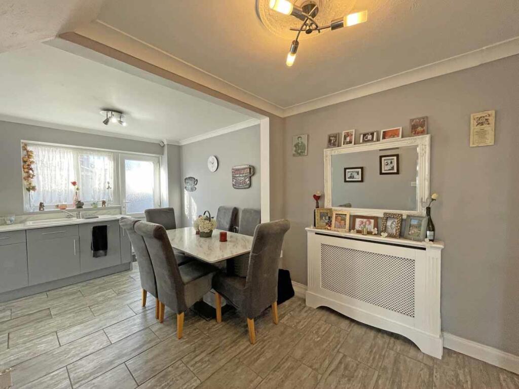 Drax Gardens 23 Dining Area 2.jpg