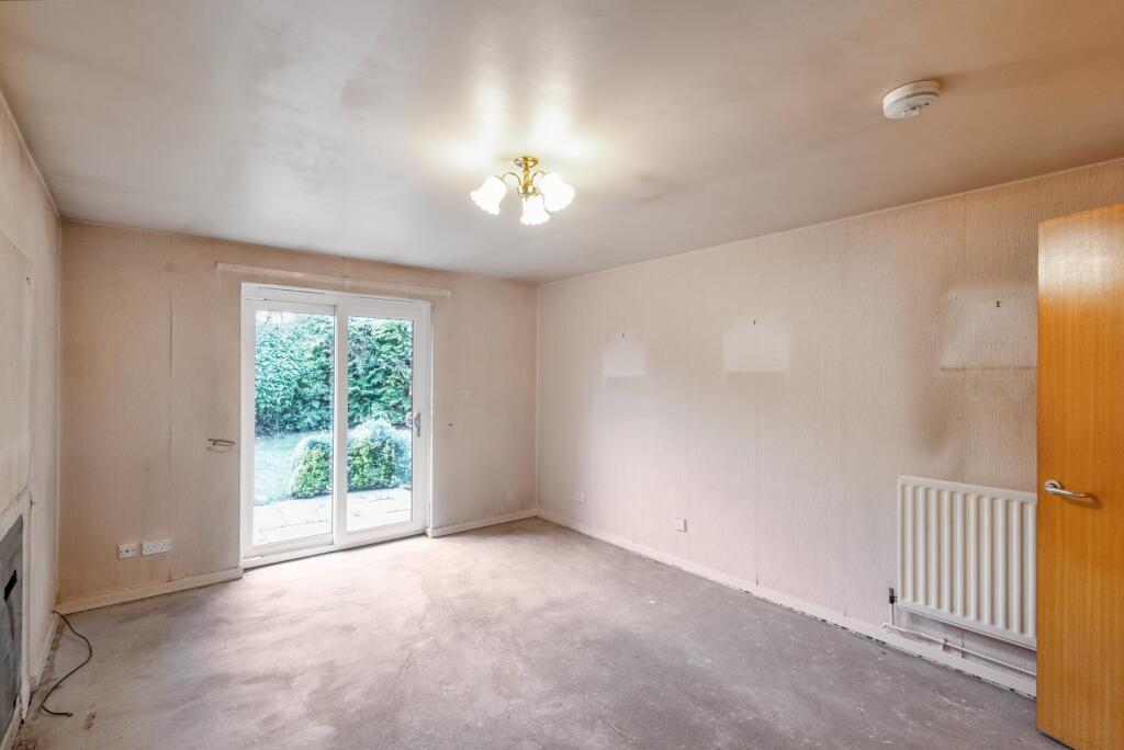6 Blackbird Gardens, Bradford, West Yorkshire, BD8 0NH
