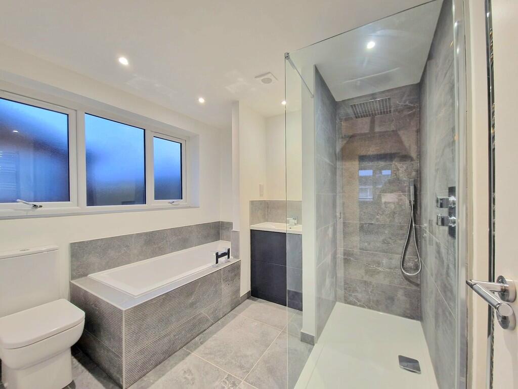 Family Bathroom 