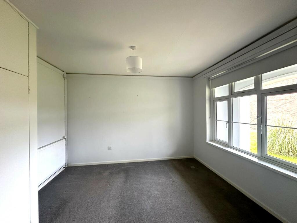5. BEDROOM.JPG