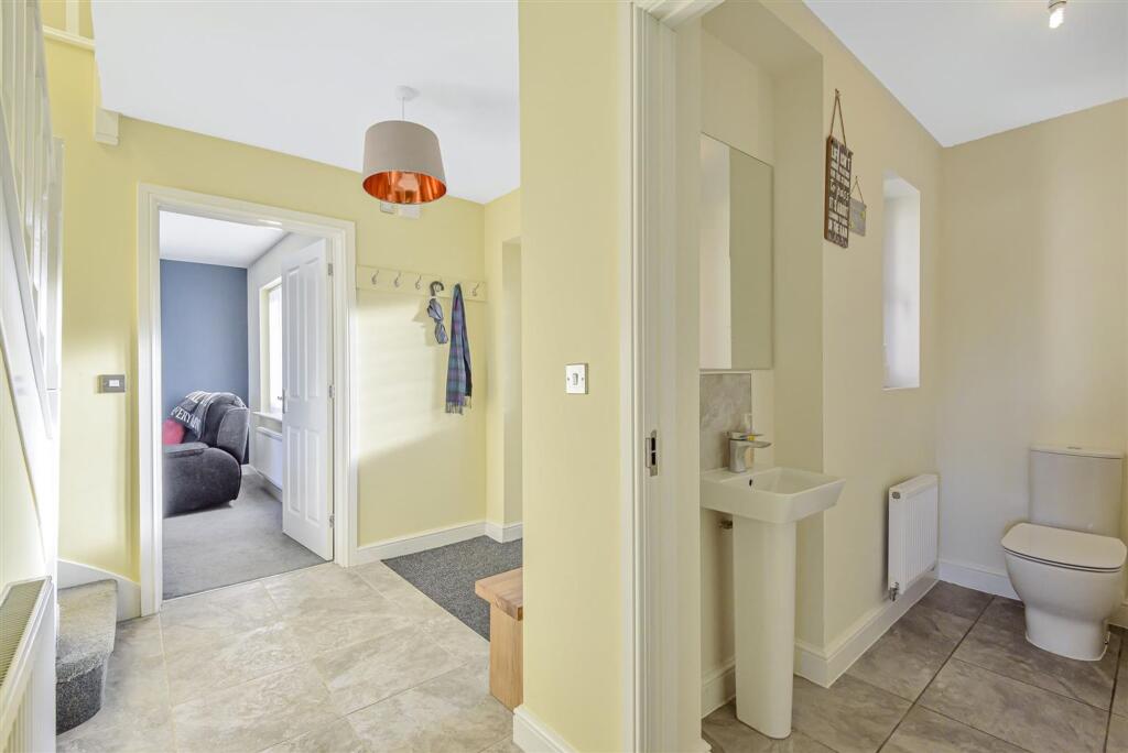 GUEST CLOAKROOM