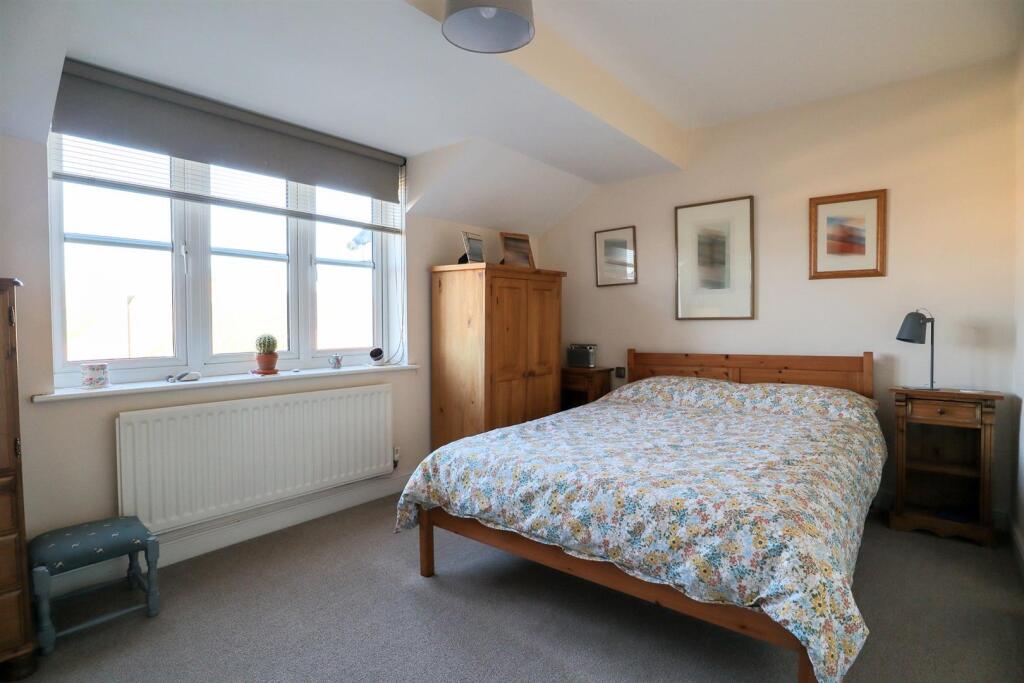 Bedroom 1.jpg