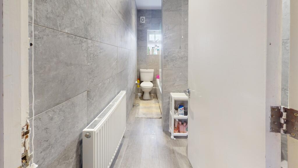 37-Birkin-Avenue-Bathroom