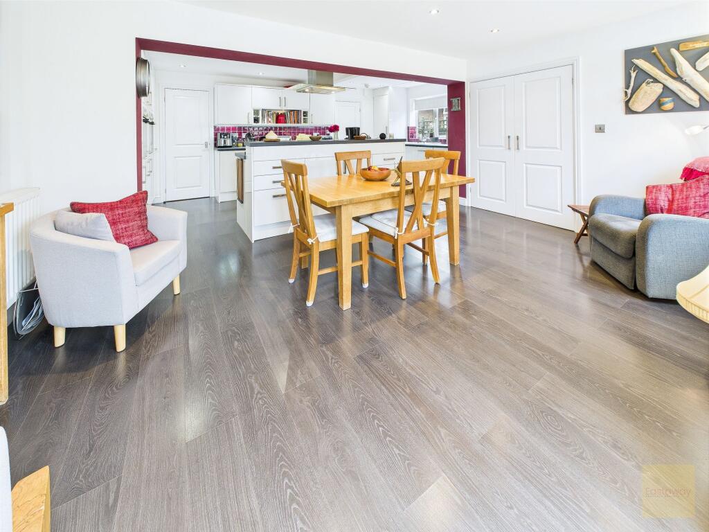 Living / Dining Area