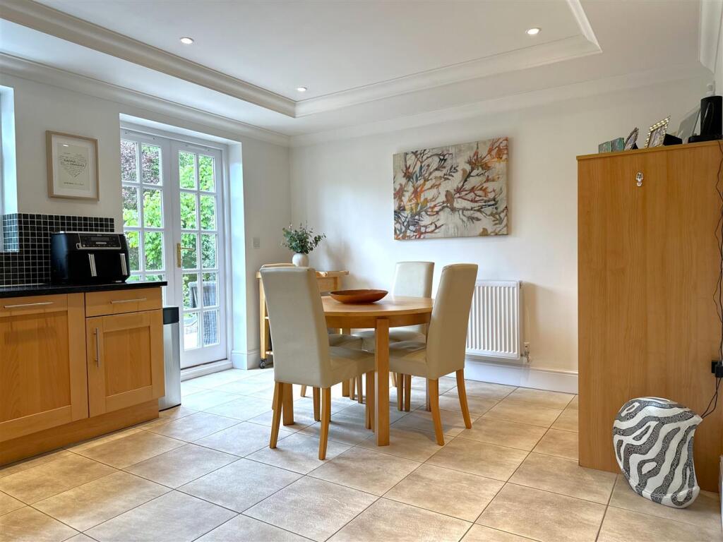 Dining Area 319