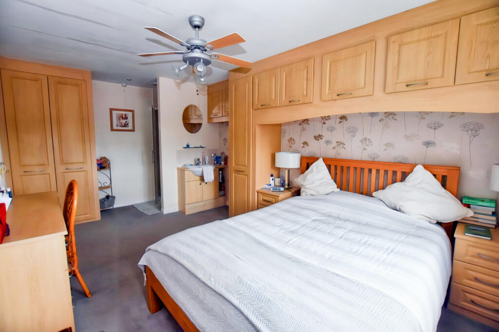 Principal Bedroom...