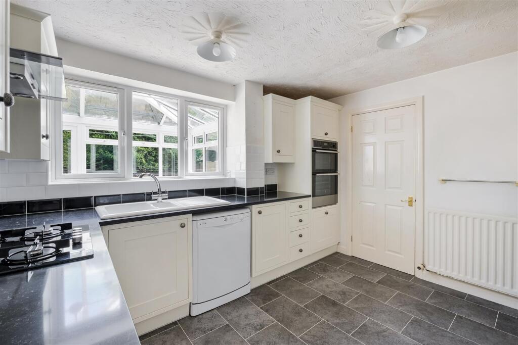 LINDEN CLOSE, 3  (26).jpg