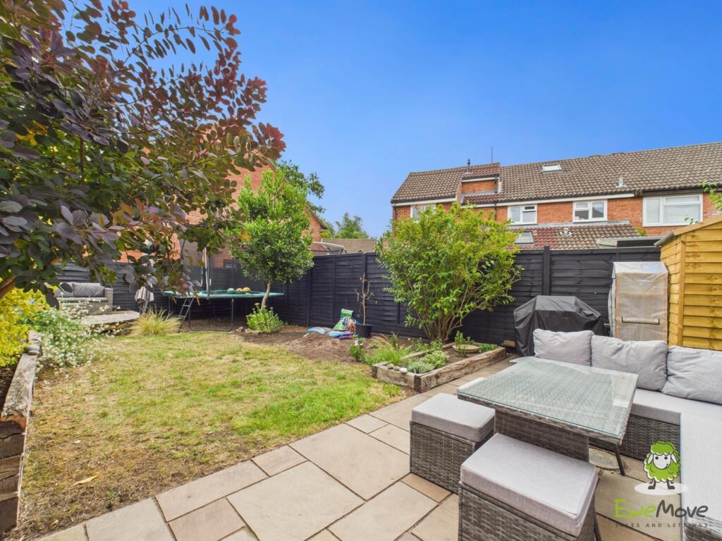 EweMove Estate Agents Basingstoke - 2 Cowslip Bank