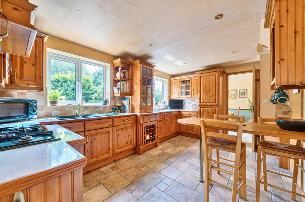 1324997-9-687502b...