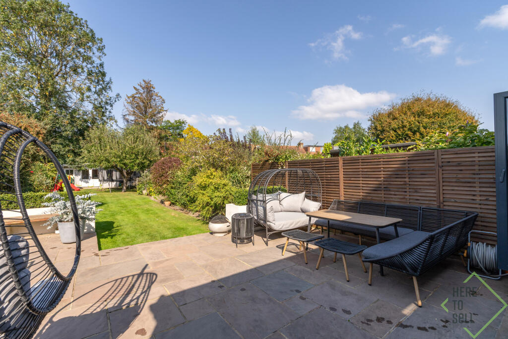 23 Vicars Close, Enfield EN1 3DN-30