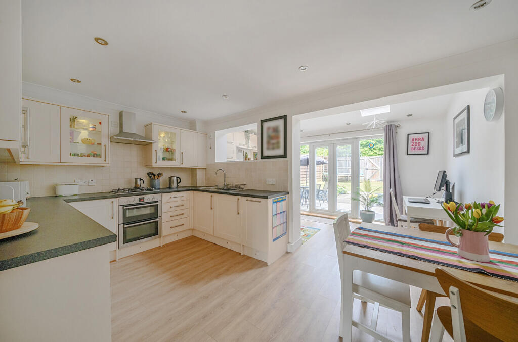 1294603-11-682af5...