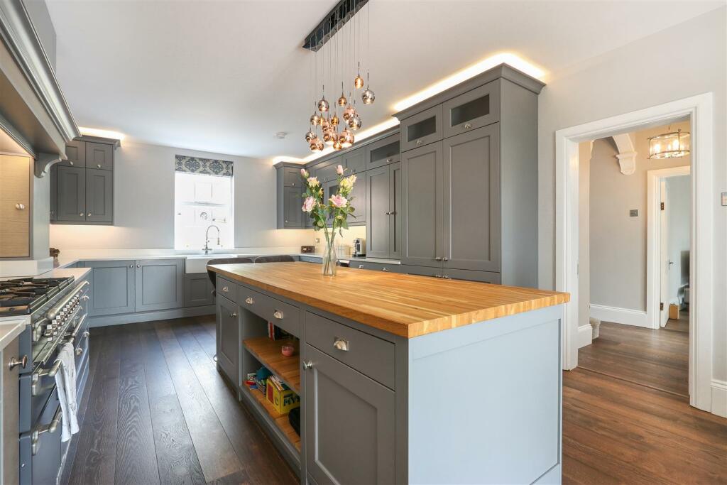 Kitchen2.jpg