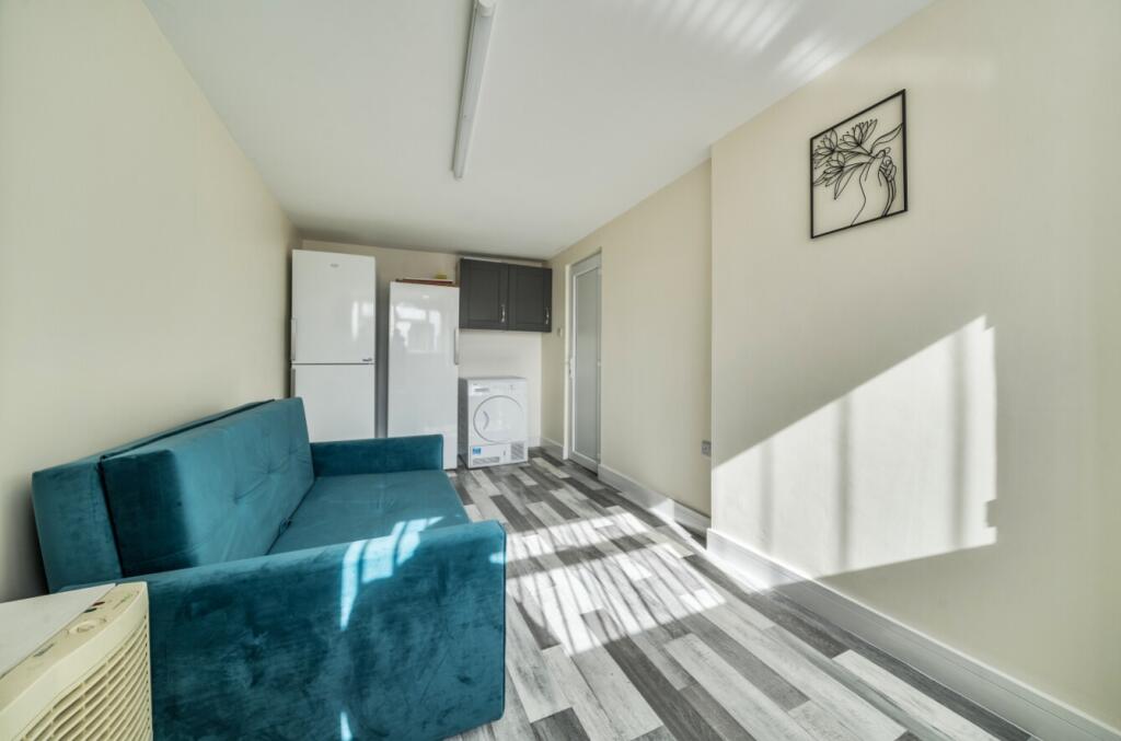 1331614-4-688a328693d12