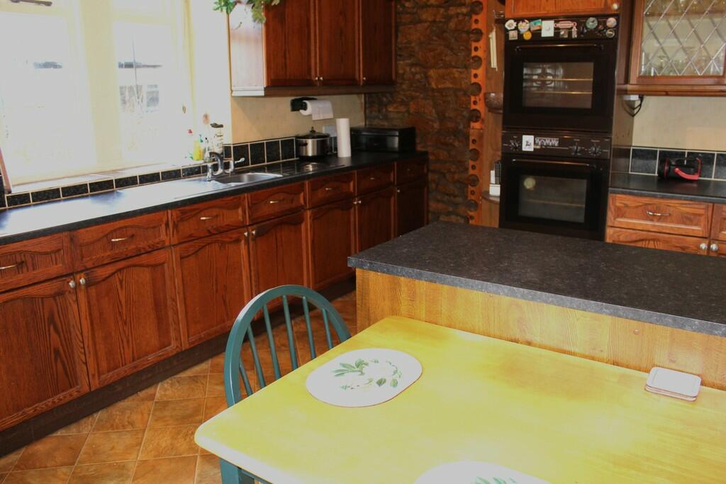 Breakfasting Kitc...