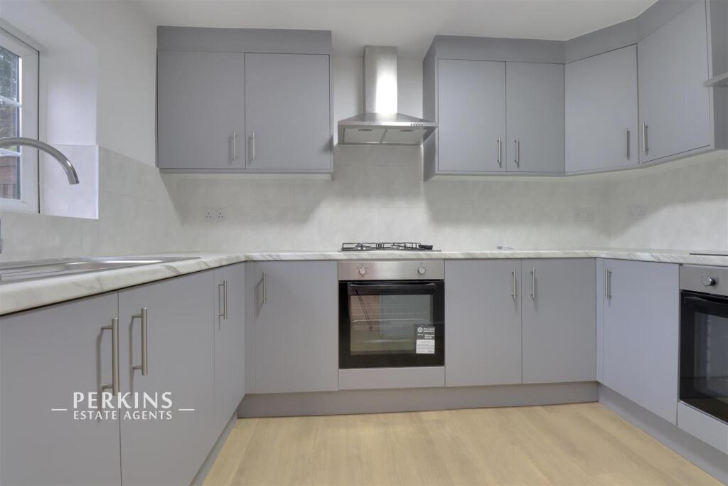 KITCHEN 2.jpg