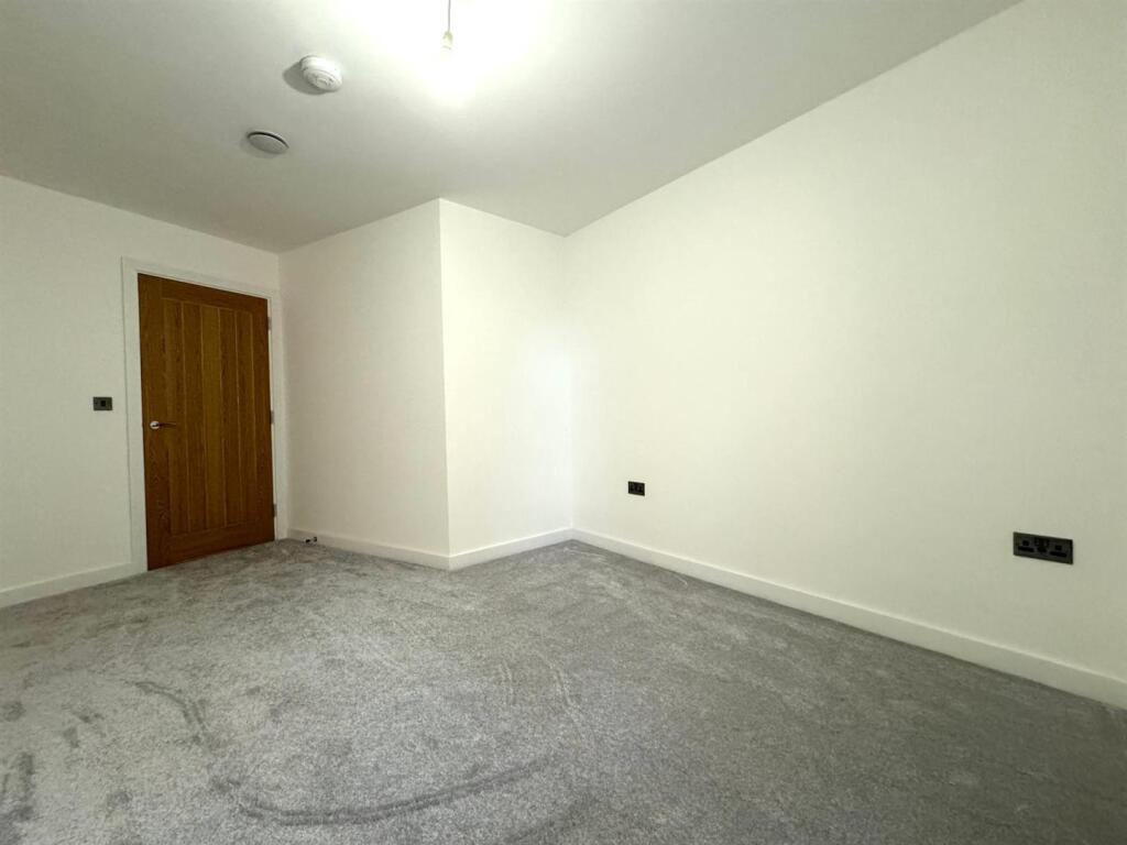 Bedroom pic 3.jpeg