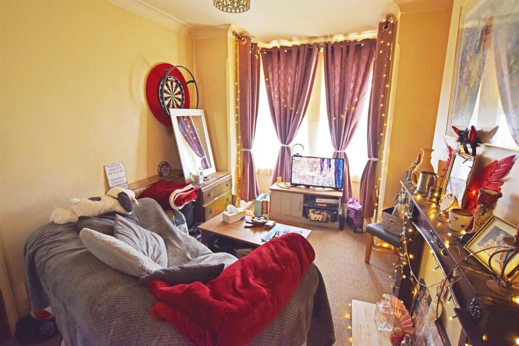 ground floor flat lounge area