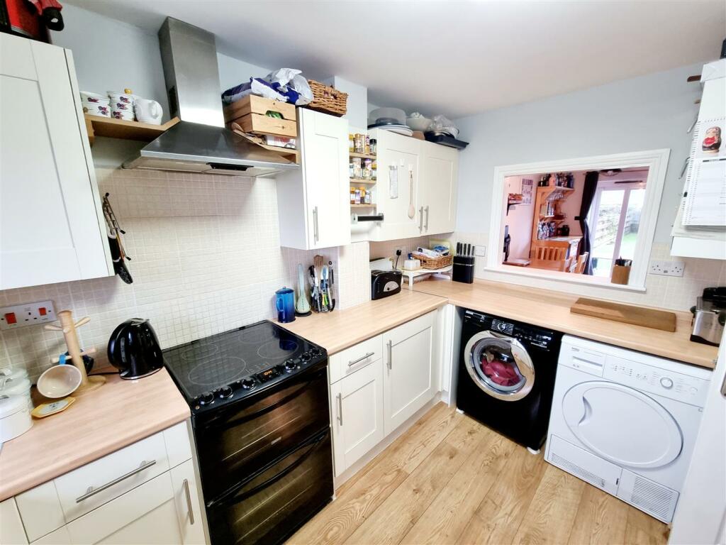 Kitchen 1.jpg