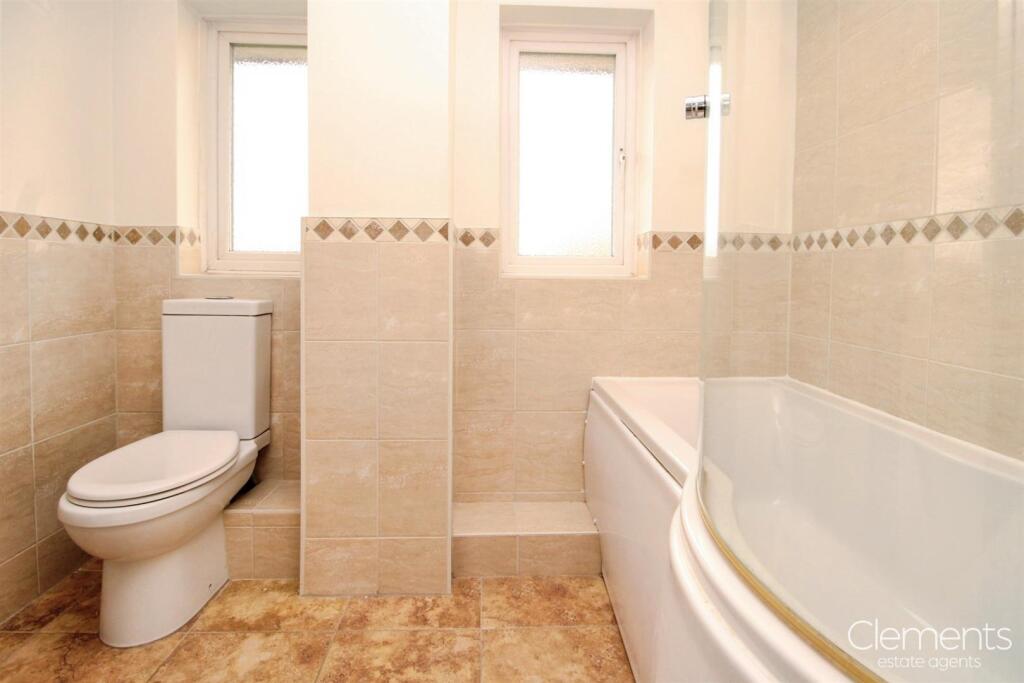 8fd2ce28-BATHROOM.JPG